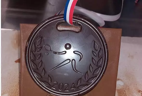 Illustration de Atelier fabrication de moulages en chocolat à la chocolaterie d'Antan