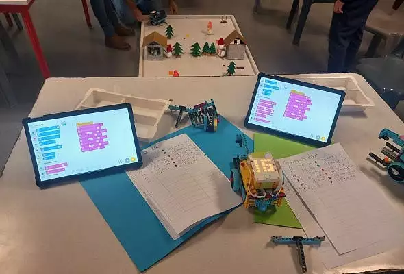 Illustration de Les ateliers d'initiation robotique et programmation sont lancés !